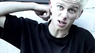 Straight guys Evan Heinze and Ian Madrox put on a little sexy foot show