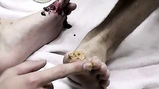 Straight guys Evan Heinze and Ian Madrox put on a little sexy foot show