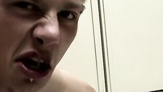 Straight guys Evan Heinze and Ian Madrox put on a little sexy foot show