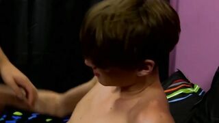 Gorgeous twinks Elijah White and Jacobey London barebacking