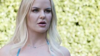 GIRLSWAY - All Natural cougar Slimthick Vic WILDLY EATS & SCISSORS Step Daughter Nicole Doshi Into Pool