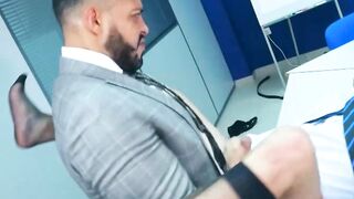 Straight boss fuck his bottom assistant and fed him his load