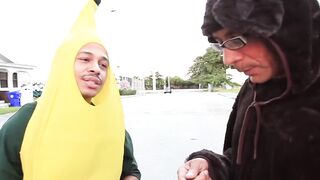 Tranny bimbo treats the trick or treaters with her ass