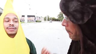 Tranny bimbo treats the trick or treaters with her ass