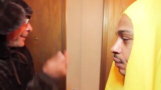 Tranny bimbo treats the trick or treaters with her ass