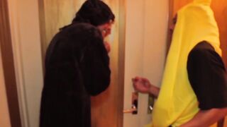Tranny bimbo treats the trick or treaters with her ass
