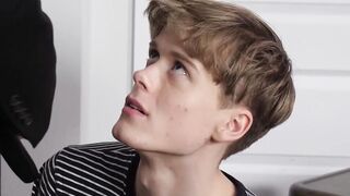 Brawny stepdad tricks son in dating app for a bareback fuck Hoe 2