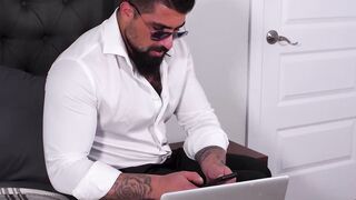 Brawny stepdad tricks son in dating app for a bareback fuck Hoe 2
