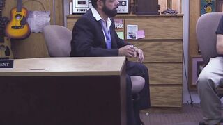 Desperate Latino pawnee fucks broker for extra cash