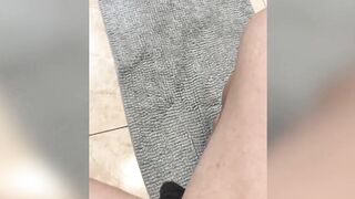 Young amateur twink Flecos Cayden jerks off after showering