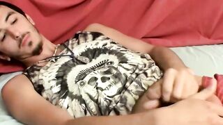 Tattooed amateur twink Zosa Zayne solo plays with his cock