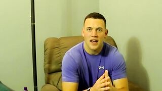 Homo jocks masturbation effort helped by a dudes mouth