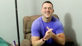 Homo jocks masturbation effort helped by a dudes mouth