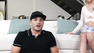 Kiara Cole diverting boyfriend from games with cock sucking