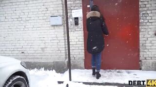 DEBT4k. Dude pulls rough dick out of leggings to banged!