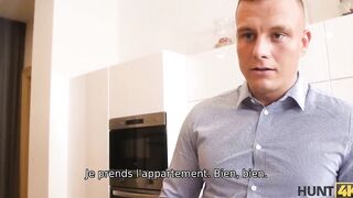 HUNT4K. Clever hunter seduces skinny blonde inside checking out new apartment