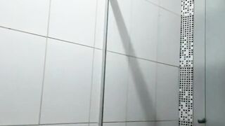 Teen twink David Scott masturbate and show his butthole while bathing