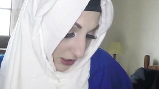 Hot arabic amateur gives pussy for place to crash
