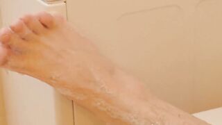 TwinkysFeet.com - Twink enjoys solo play with his feet while in the bathtub and strok