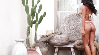 Honry Beauty Putri Cinta Shows Her Soak Cunt On Sofa