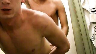 Twinkies Kain Lanning and Jay Denellis bang in the shower