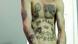 JoeSchmoeXXX.com - Tattooed amateur Jarvis gets sweet blowjobs and handjobs from dude