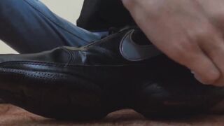GuysToeSucking.com - Skinny young man cleans his shoes for a jerk off session