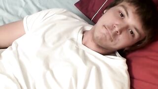Amateur plumber twink Noah Radford wanks his hard prick