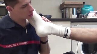 Couch hotties Fabien Le Footeux and Jordan Kiffeur like foot worshipping