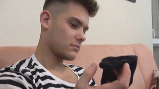 His cock is only getting harder when he looks at his feet Hoe 2