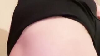 Amateur films himself masturbating hard after riding a dildo