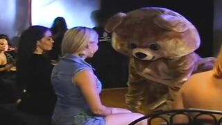 Blonde amateur hottie deepthroats cock at kinky CFNM party
