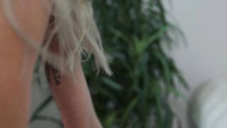 I licked the wet pussy of blonde stepsister Haley Reed before fucking