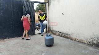 GAS DELIVERYER IS TAKEN BY THE MARRIED CLIENT AND THE CAMERA FLAGS THEM FLAGS ( full videos xvideos red )