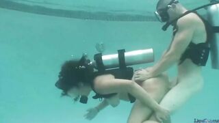Katie Cummings – Underwater Scuba Sex