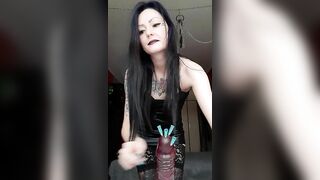 Sex Toy into the hands of Gf