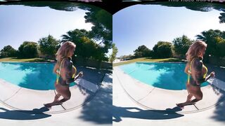 VRALLURE Sunny Pool Day