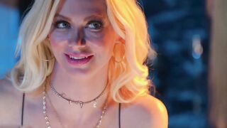 Teen Jill Kassidy pussygrinds with hot MILF Serene Siren