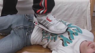 GuysToeSucking.com - Handsome perv dominates twink with feet before fucking
