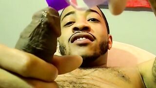 Amateur guys have a wanking and finger banging threesome