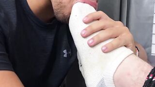 Jock Kevin was restrained and got his feet worshiped by his gay gym buddy
