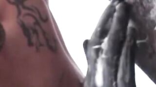 Matthieu then turns the tables and shows us that the most accomplished fisting bottom