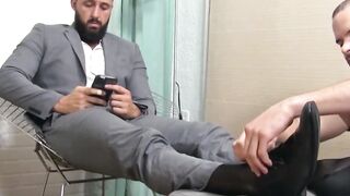 MaleFeetXXX.com - Thoms's expert tongue licks and sucks bearded Maui's tall toes