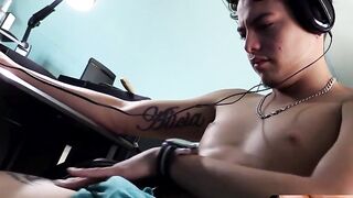MachoIO.com - Good looking hunk strokes his monkey and cums all alone