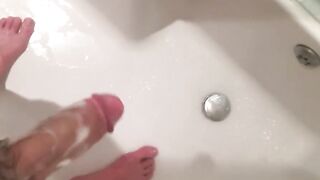 Amateur takes a steamy shower and masturbates until he cums