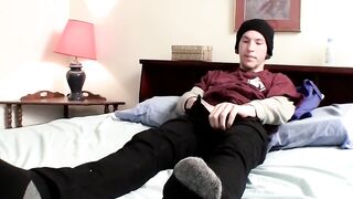 Sexy butt muncher knows how to jerk off his rod properly