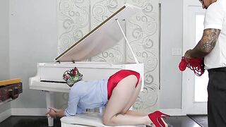 Submissive MILF gives BJ before hardcore doggystyle fuck