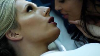 Brunette Vanessa Sky sit on TS Jade Venus face