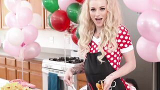 Adorable blonde  milf Hyley Winters is orally pleasured and fucked in live show
