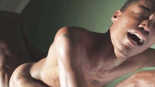 Skinny masseur Blaine Porter starts sucking Sleepy Reeds BBC before riding it raw